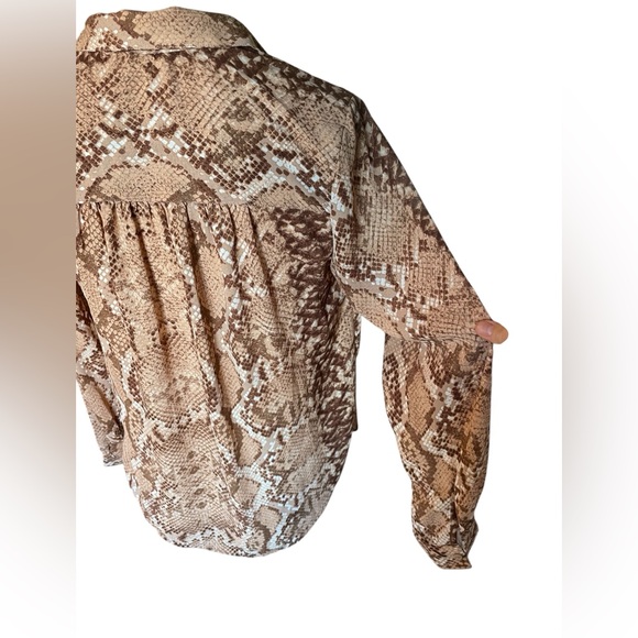 H&M snake skin pattern blouse - Picture 6 of 9